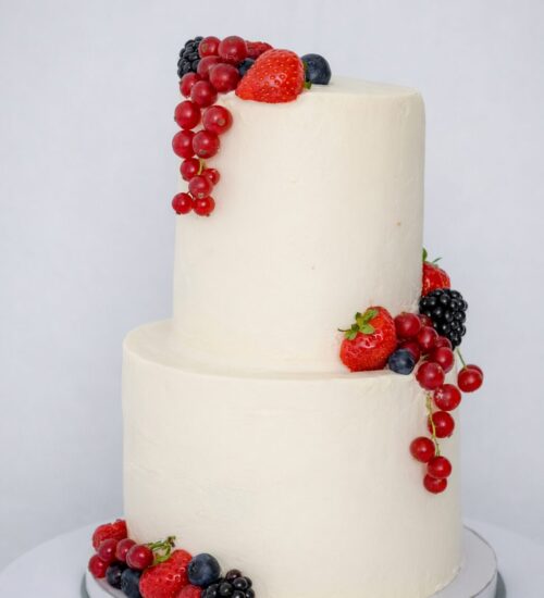 bruidstaart met zomers fruit